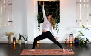Mehr über den Artikel erfahren Bauchfett verlieren mit Yoga: Geht das wirklich?