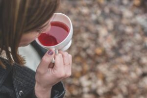 Mehr über den Artikel erfahren Abnehmen mit Achtsamkeit: So klappt’s ohne Stress
