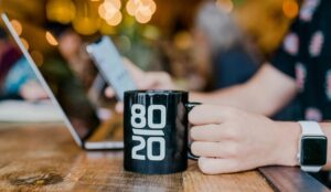 Mehr über den Artikel erfahren Abnehmen mit der 80/20-Regel – so bleibst du flexibel