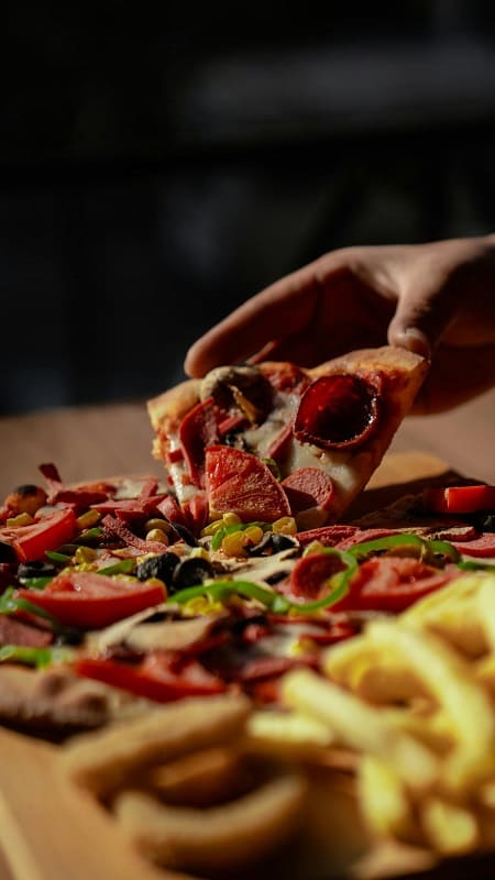So gehst du richtig mit Heißhungerattacken um