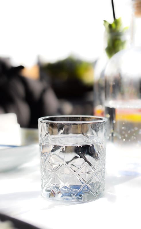 Bauchfett reduzieren mit Wassertrinken - so viel brauchst du
